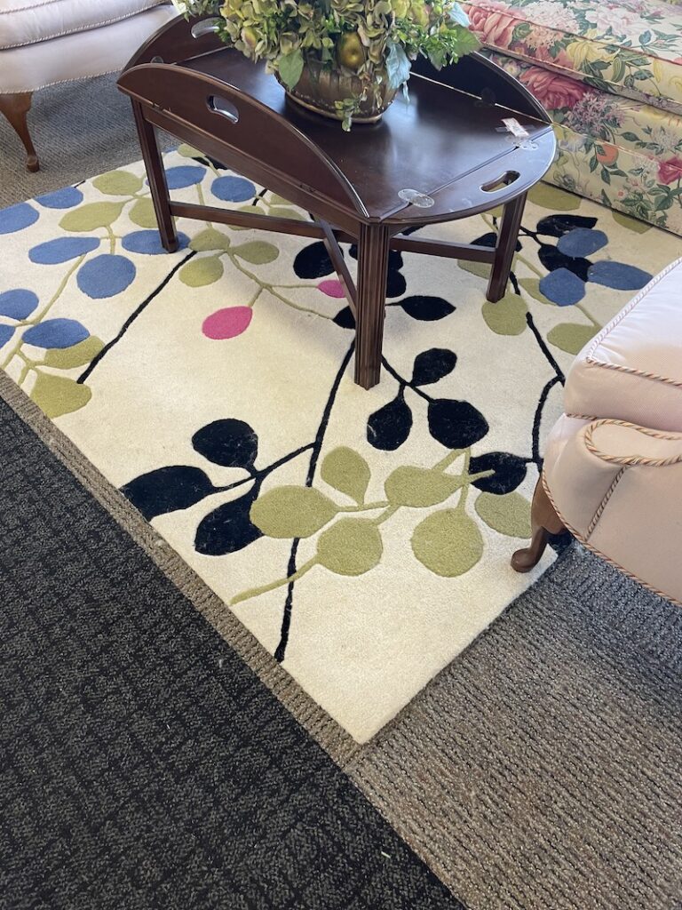 Modern area rug with leaf pattern and butler tray coffee table